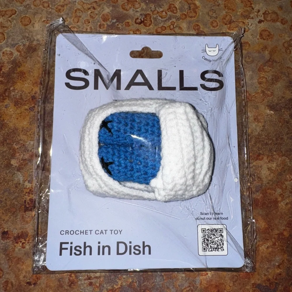 NWT Smalls “Fish in Dish” Crochet Cat Toy